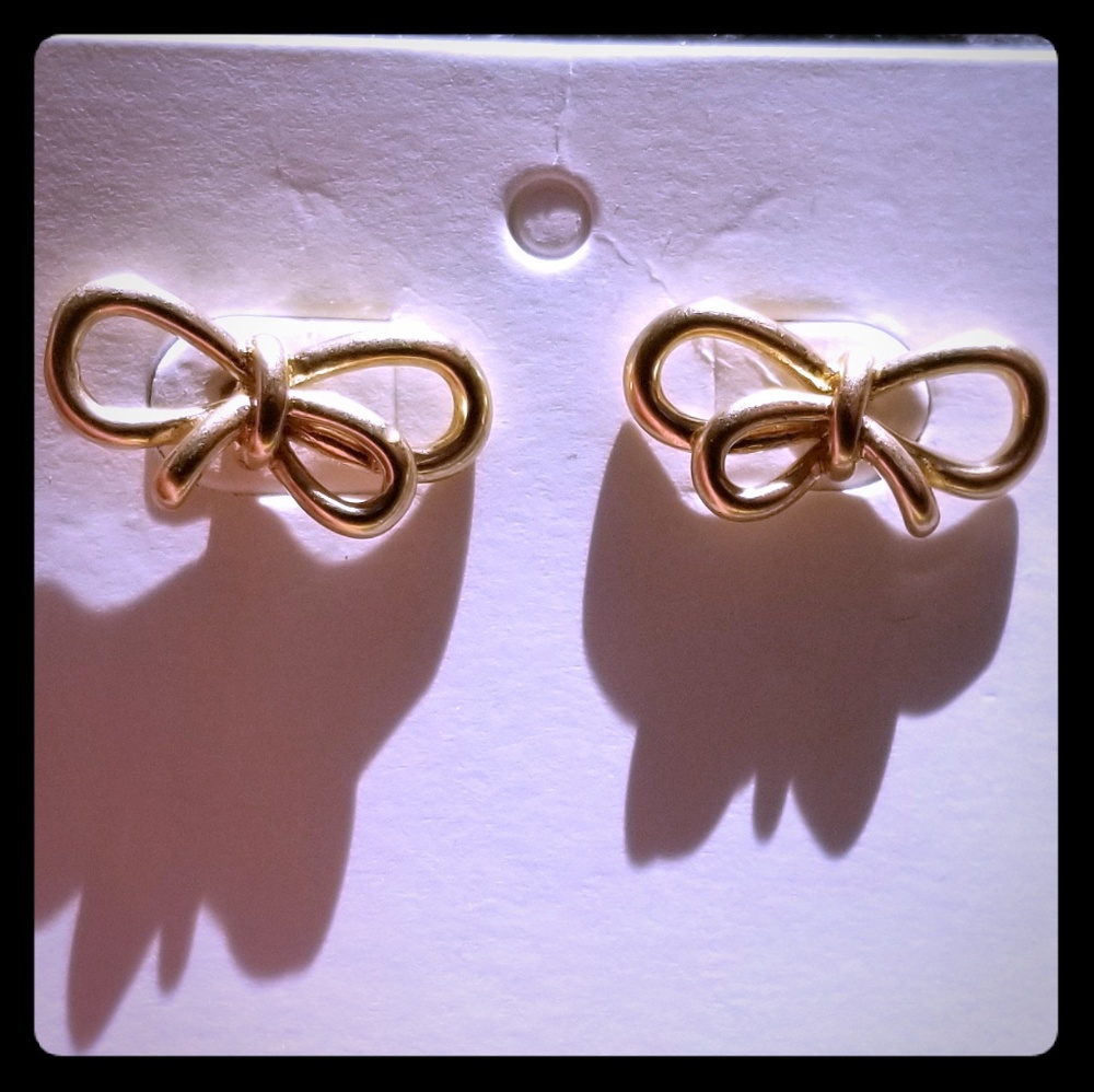 Bow tie earings